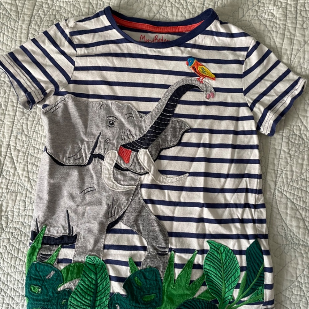 Mini Boden appliqué elephant t shirt, size 7, EUC